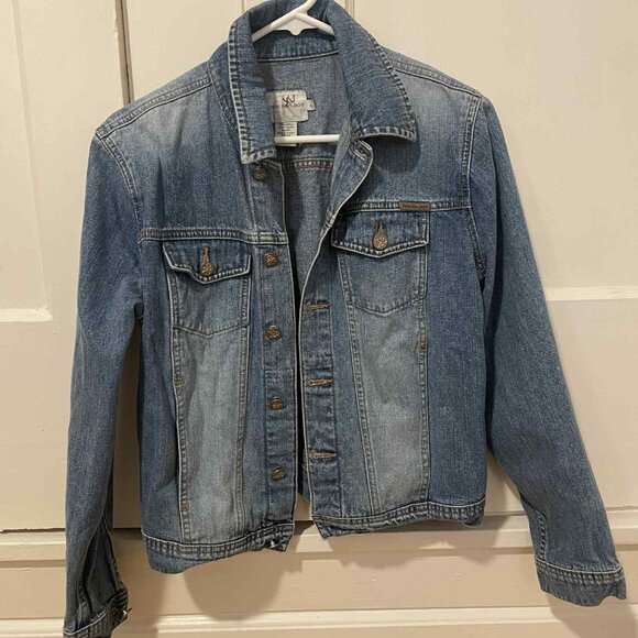 Charlie Brown hoodie, red vest, jean jacket. - Picture 6 of 7